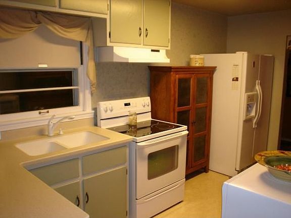 Kitchen w/ new counter