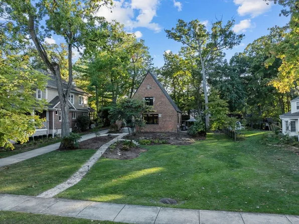 681 Oak St, Glen Ellyn, IL 60137