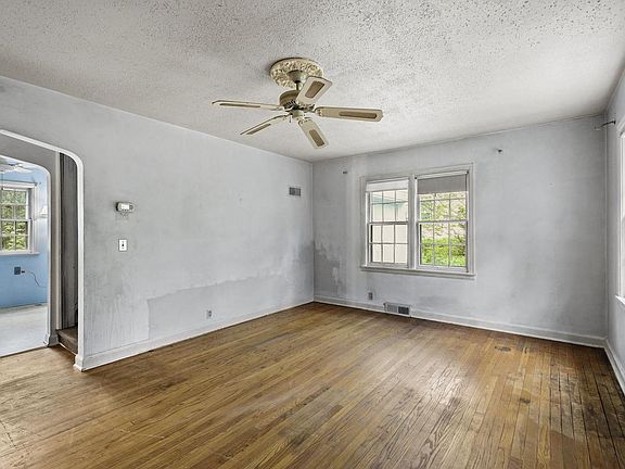 3rd image of 3209 Topping Road