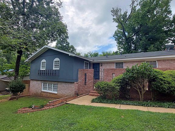 2nd image of 2623 Colonial Dr NE