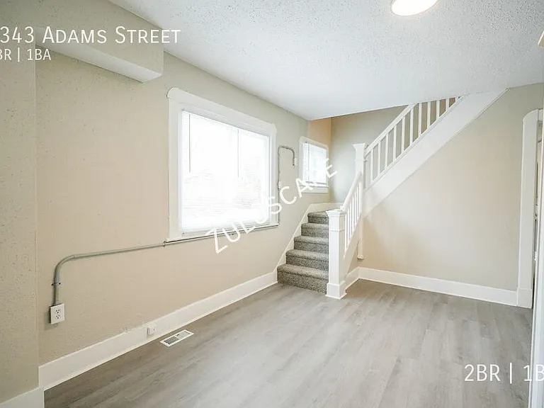 2343 Adams St — Photo 5