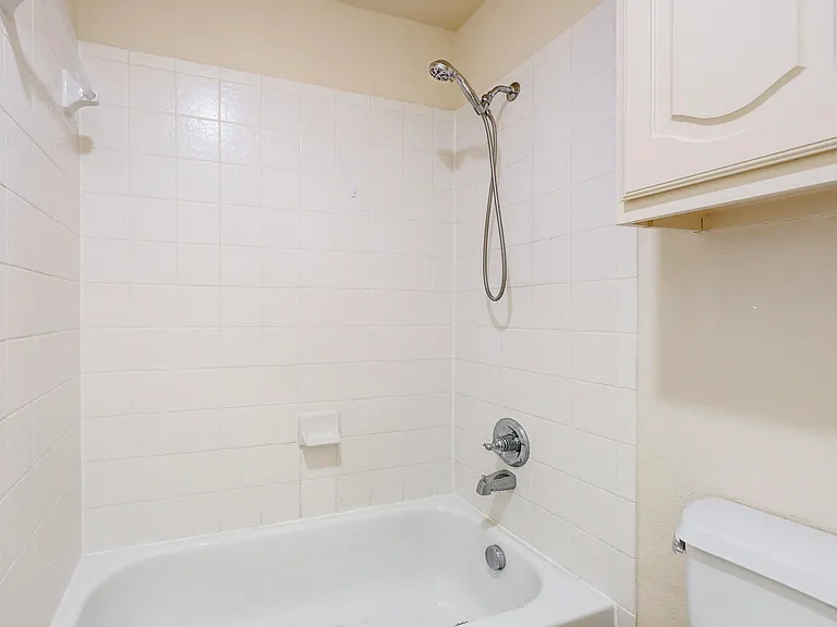 6925 Cattle Dr — Photo 2
