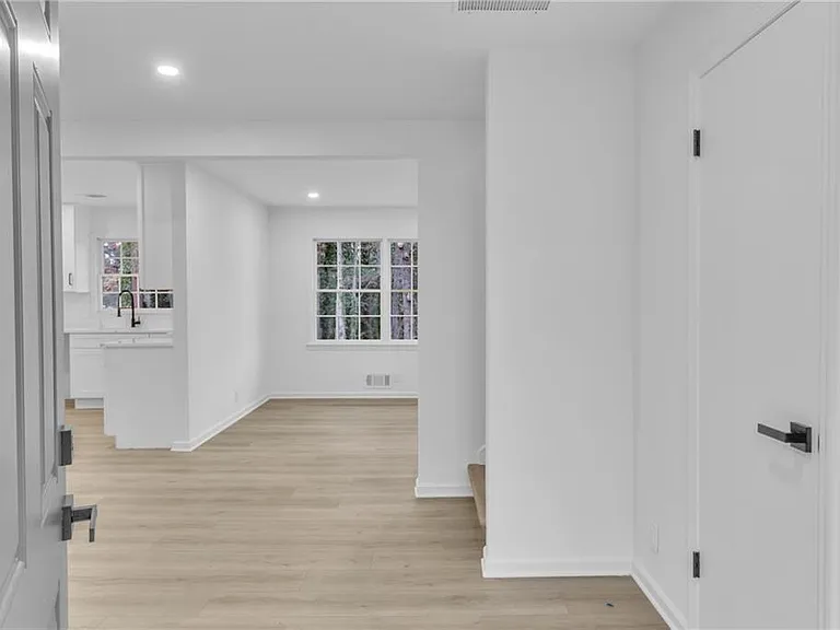 3296 Columbia Woods Dr — Photo 5