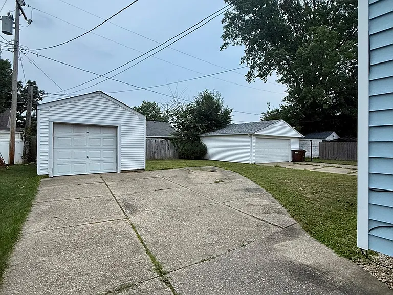 4706 Redfern Rd — Photo 59