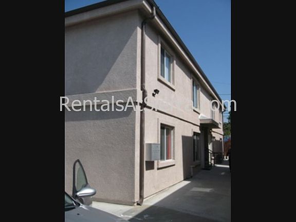 2nd image of 6259 Vineland Ave APT 10