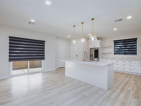 5th image of 10631 Sariah Skye Ave