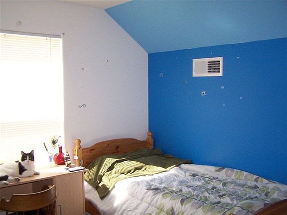 5th image of 1003 E Lauren Ln