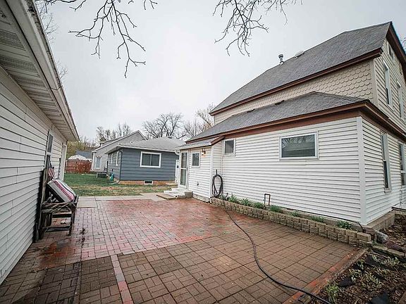 3rd image of 1107 Okoboji Ave
