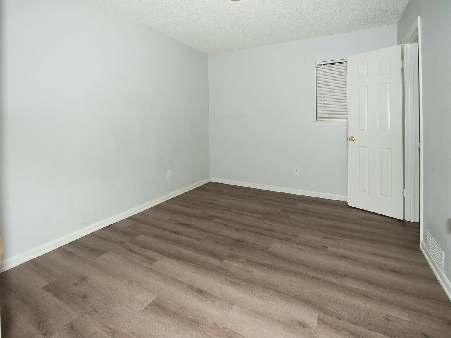 3 bed, 2.0 bath, 1100 sqft, $1,600 — Photo 3