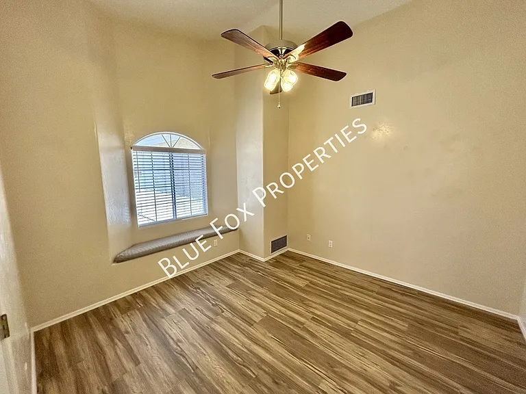 710 W Calle Alta Loma — Photo 14