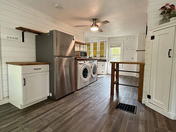 2nd image of 72 Windsor St #1