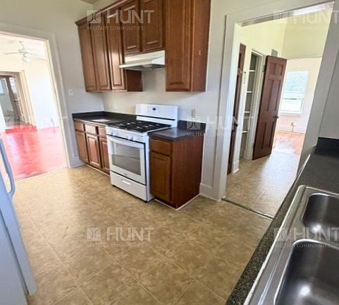 3rd image of 2925 Dickman Rd