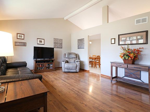 3rd image of 1718 Great Falls Dr