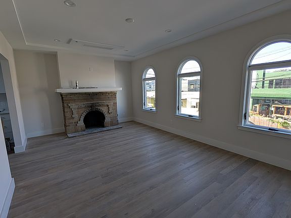 5th image of 3923 Irving St #3923