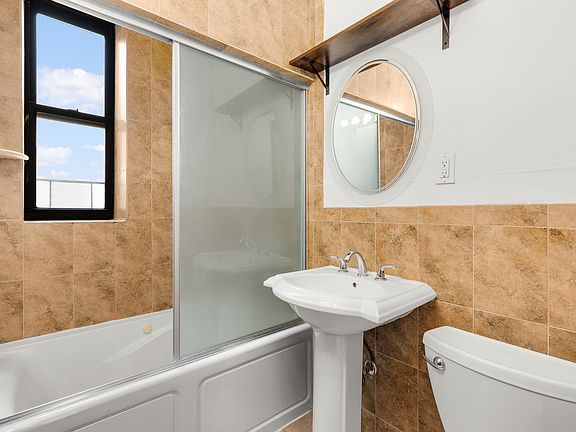 5th image of 1016 Union St APT 3E