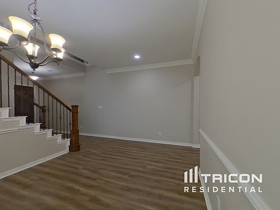 3rd image of 5616 Granada Dr