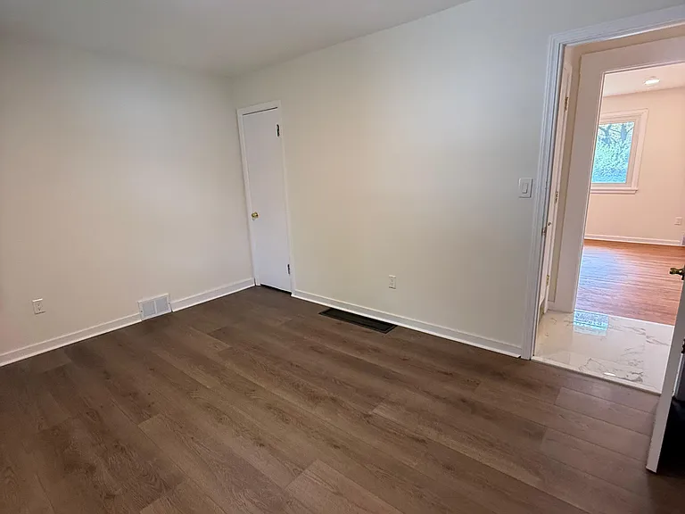 319 Barrington Rd — Photo 18