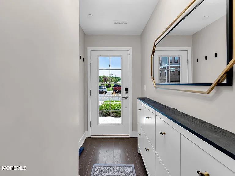 35 Kelly Way — Photo 21