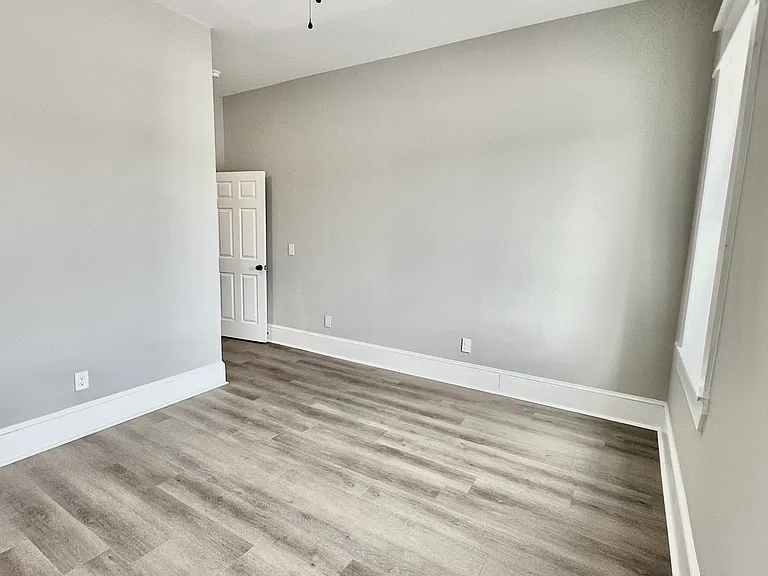 24 W Alabama St #B — Photo 16