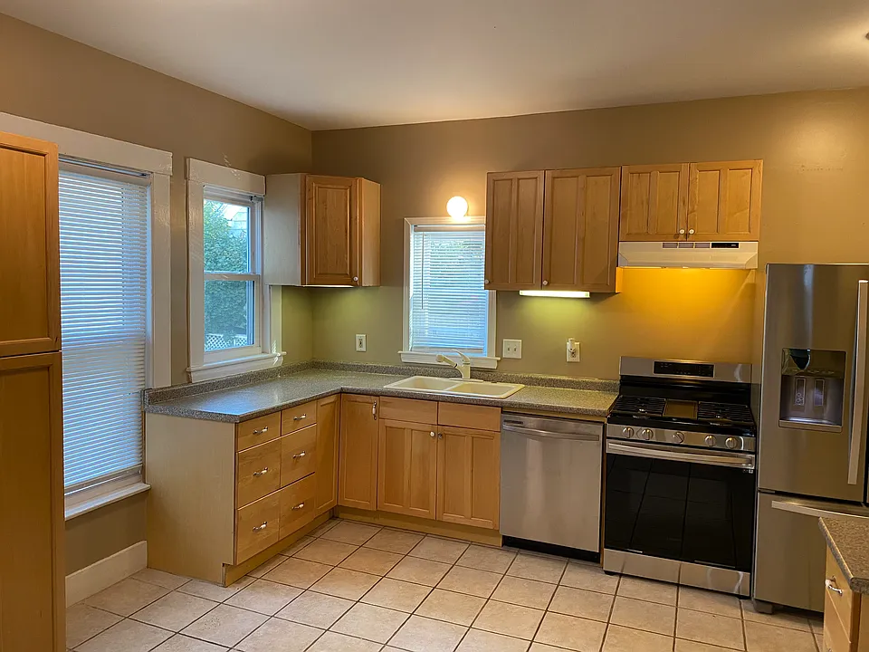 52 Bramhall St #1