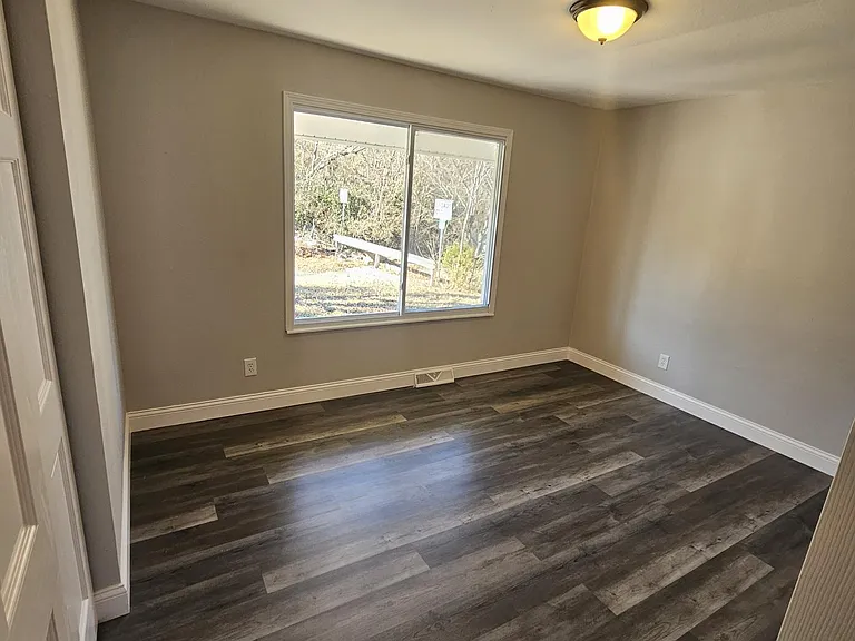 10200 Green Valley Dr — Photo 7