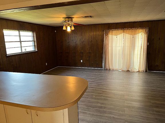 2nd image of 3518 Red Bud Ln