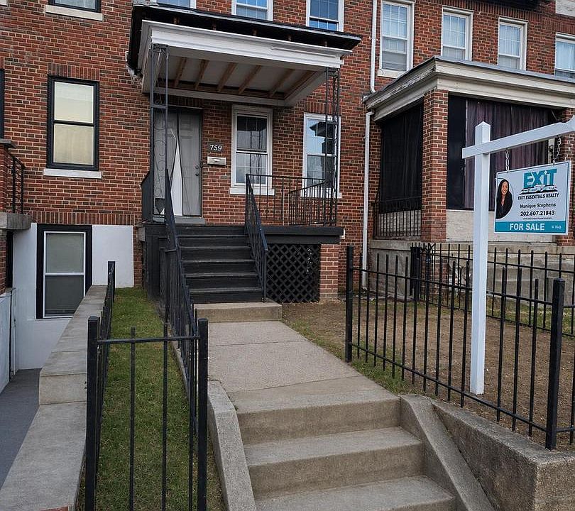 1st image of 759 19th St NE