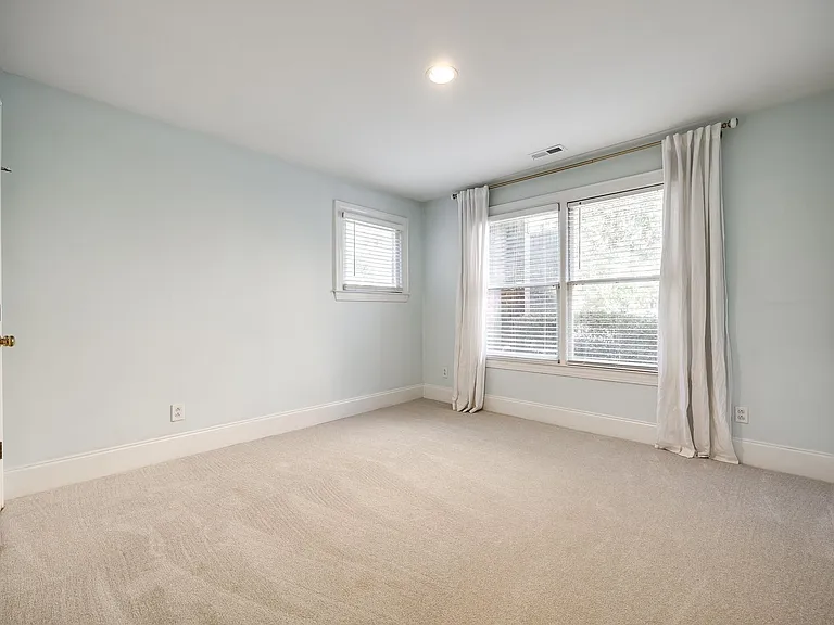 2220 Roswell Ave #B — Photo 13