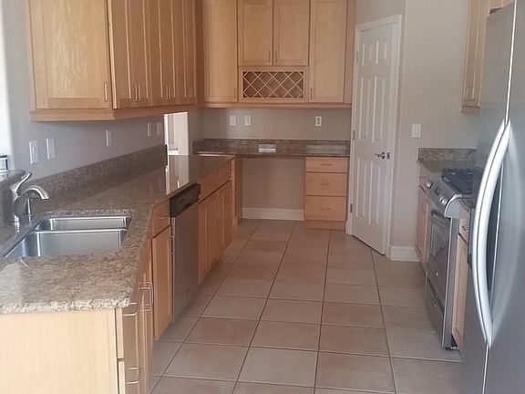 3rd image of 66 Southlake Dr