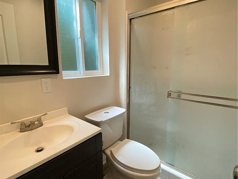 665 W 34th St #7 — Photo 6