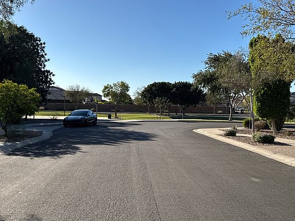 5th image of 3113 E Chisum Ln