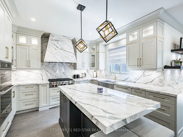 396 Derrydale Dr, Mississauga, ON L5W 0E1