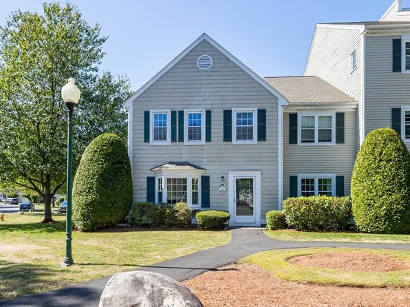 701 Brookside Dr Unit 701, Andover, MA 01810