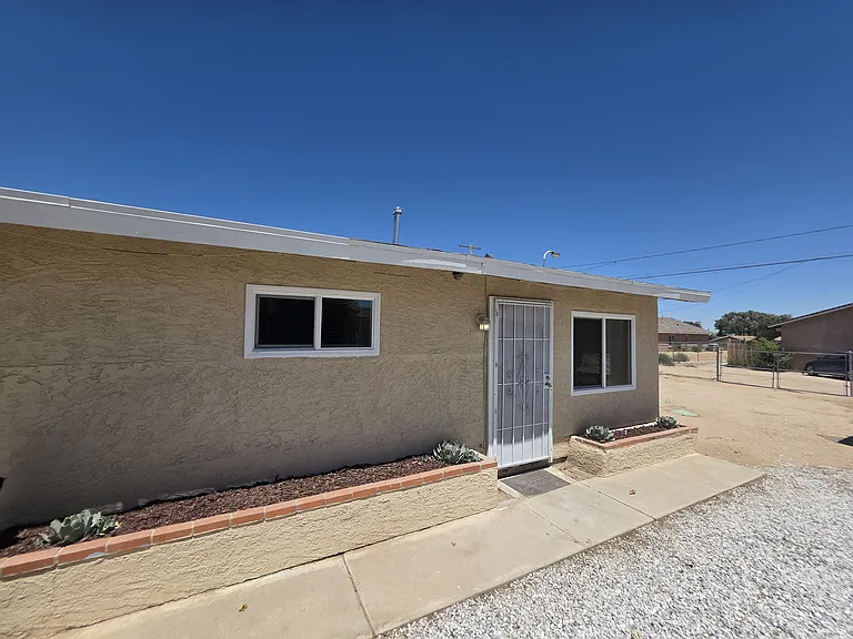 16572 Live Oak St #C — Photo 9