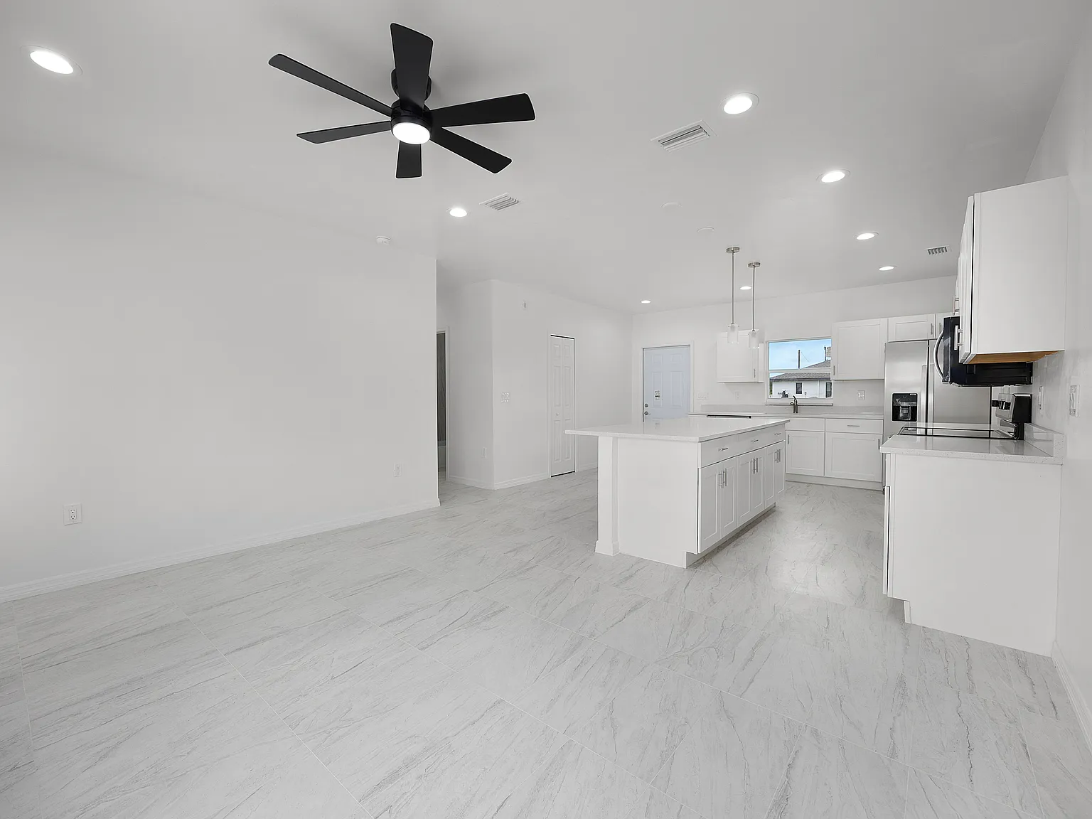3 bed, 1101 sqft, $1,850 — Photo 3