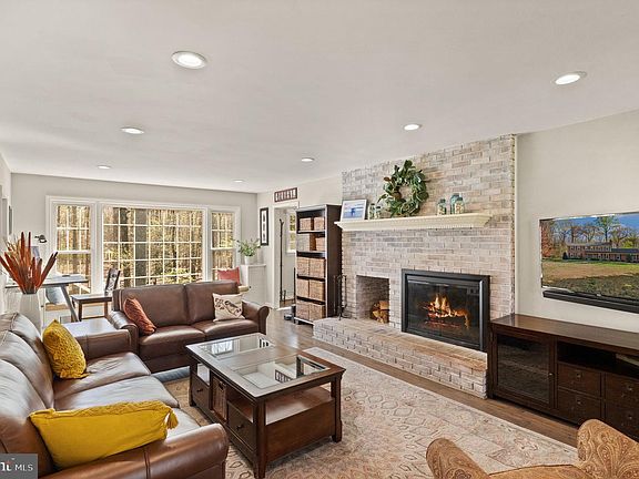 2nd image of 8019 Stillbrooke Rd