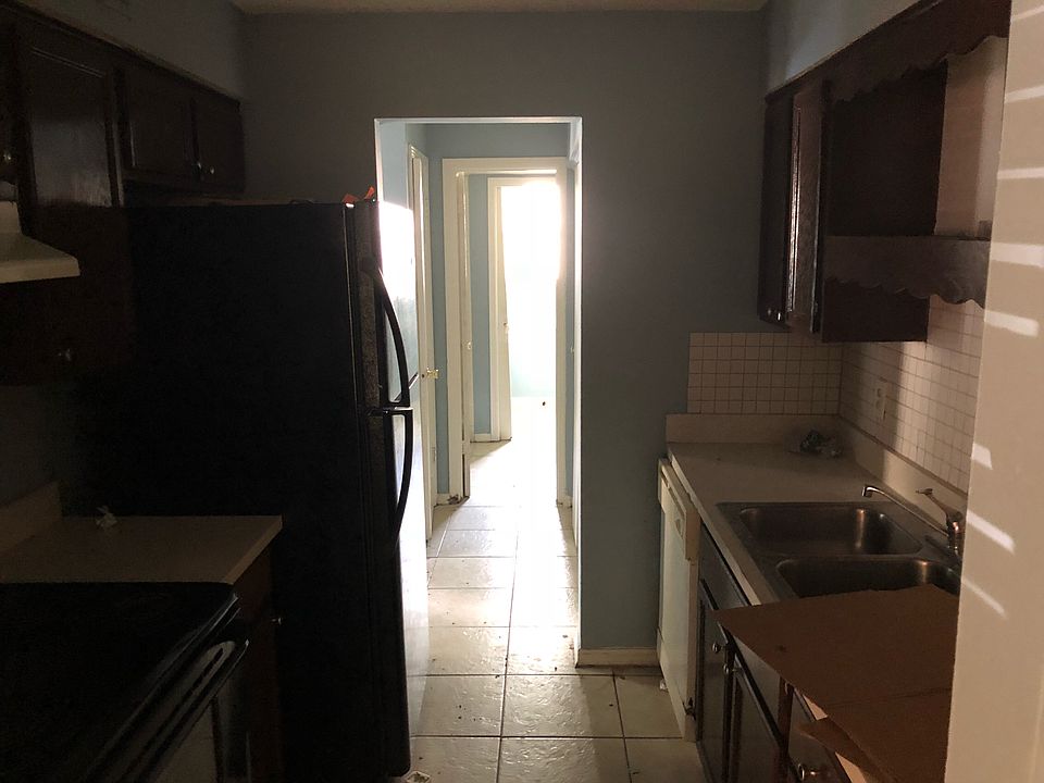 2nd image of 454 Crabapple Ct APT 1A