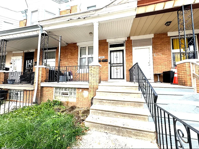 1640 Allengrove St #1 — Photo 1