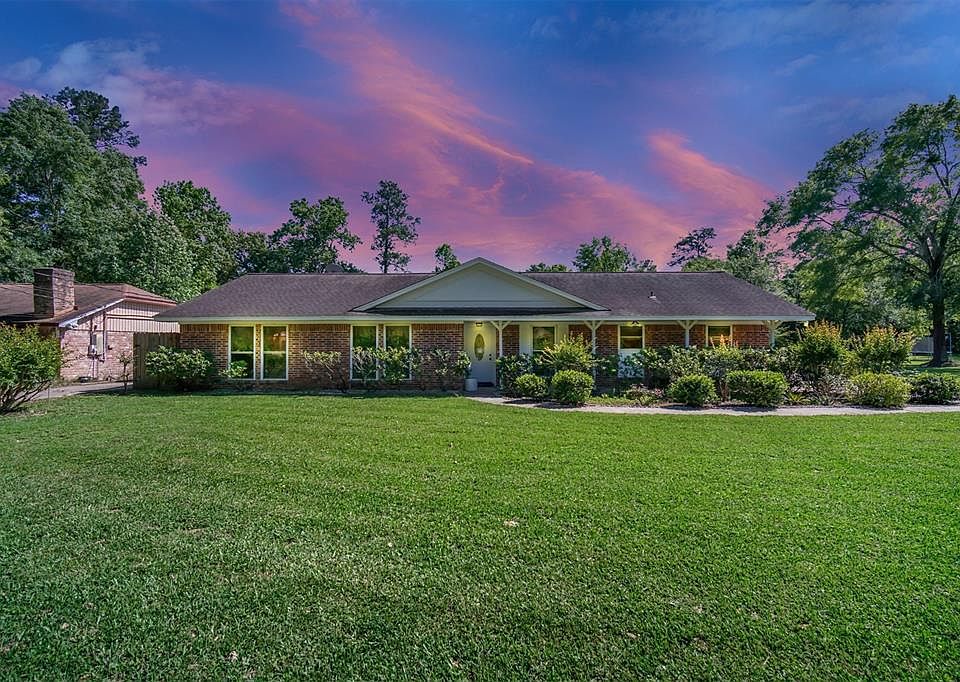 1st image of 16180 Pinewood Dr