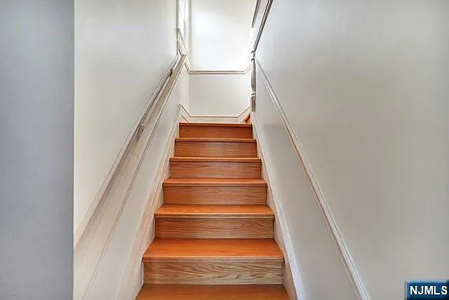 164 Orient Way — Photo 24
