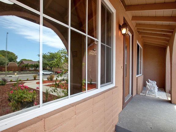 4th image of 5852 Moraga Ave
