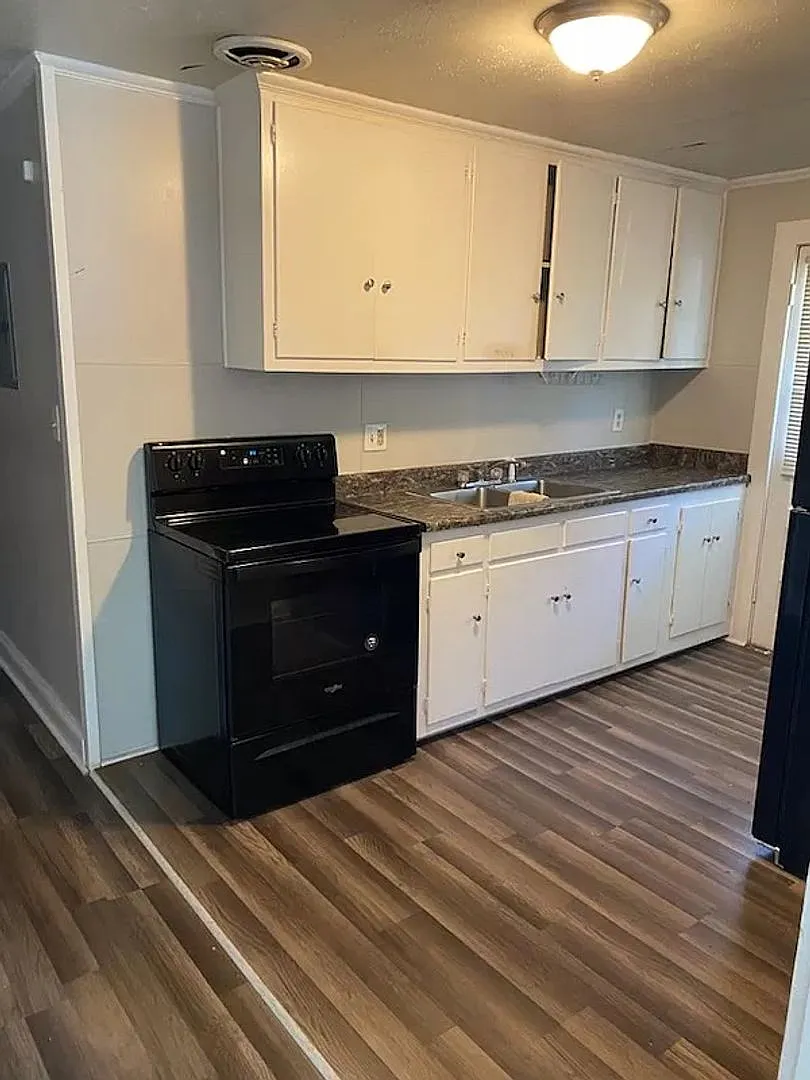 Room in 2 Bedroom Home at W Monroe St — Photo 1