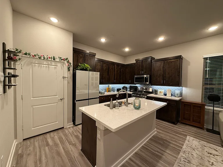1321 Pebblebrook Ln — Photo 3