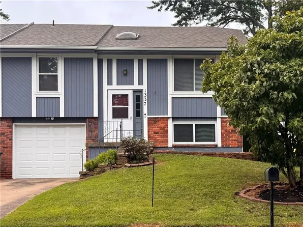 1337 E 123rd St, Olathe, KS 66061