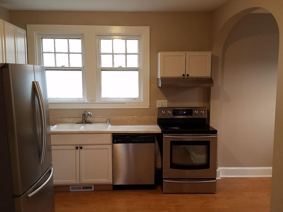 The Kitchen w/ Breakfast Nook