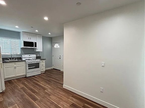 3rd image of 7331 1/2 Kraft Ave #1/2