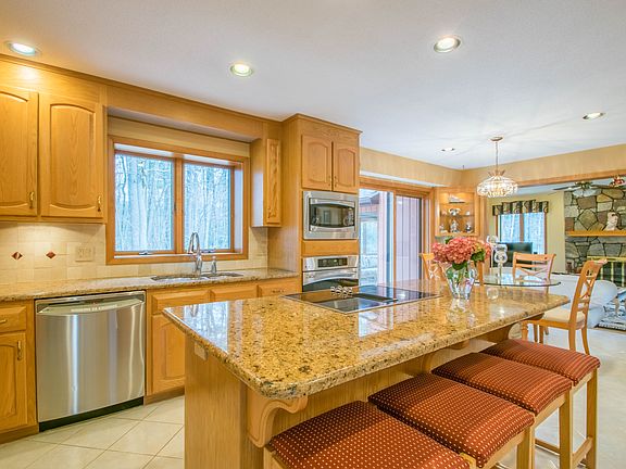 5th image of 29 Wildwood Cir