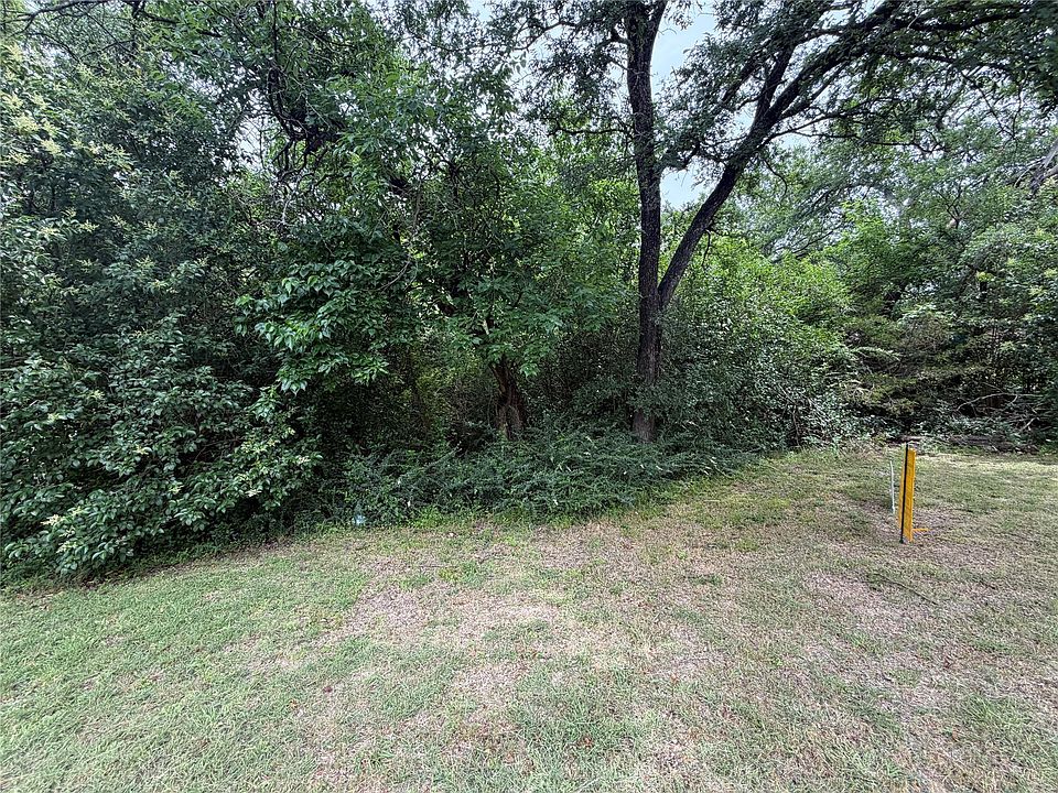 2nd image of 214 Diana Dr
