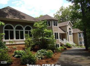 155 Chestnut Ln, Hamden, CT 06518