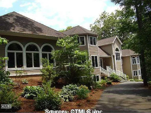 155 Chestnut Ln photo 1